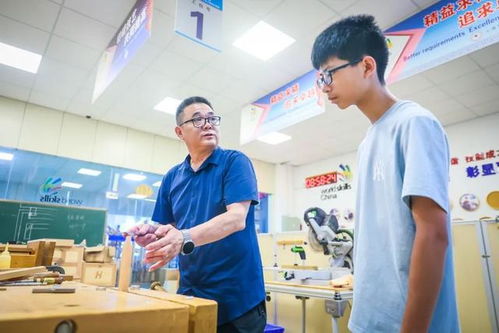 从工厂师傅到国赛教练 松江区这位教师获评“申教名匠”称号